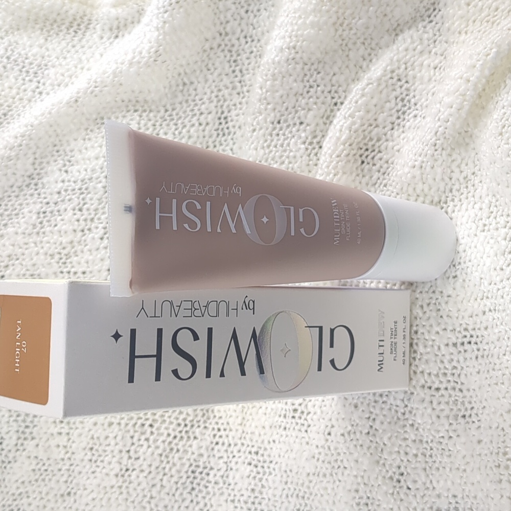 HUDA BEAUTY GloWish Multidew Skin Tint TAN LIGHT 07, 40ml/1.35fl oz - Picture 13 of 13